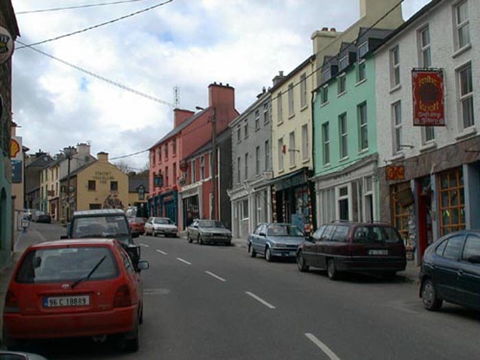 Ballydehob looking toward Coghlan's.jpg 61.5K